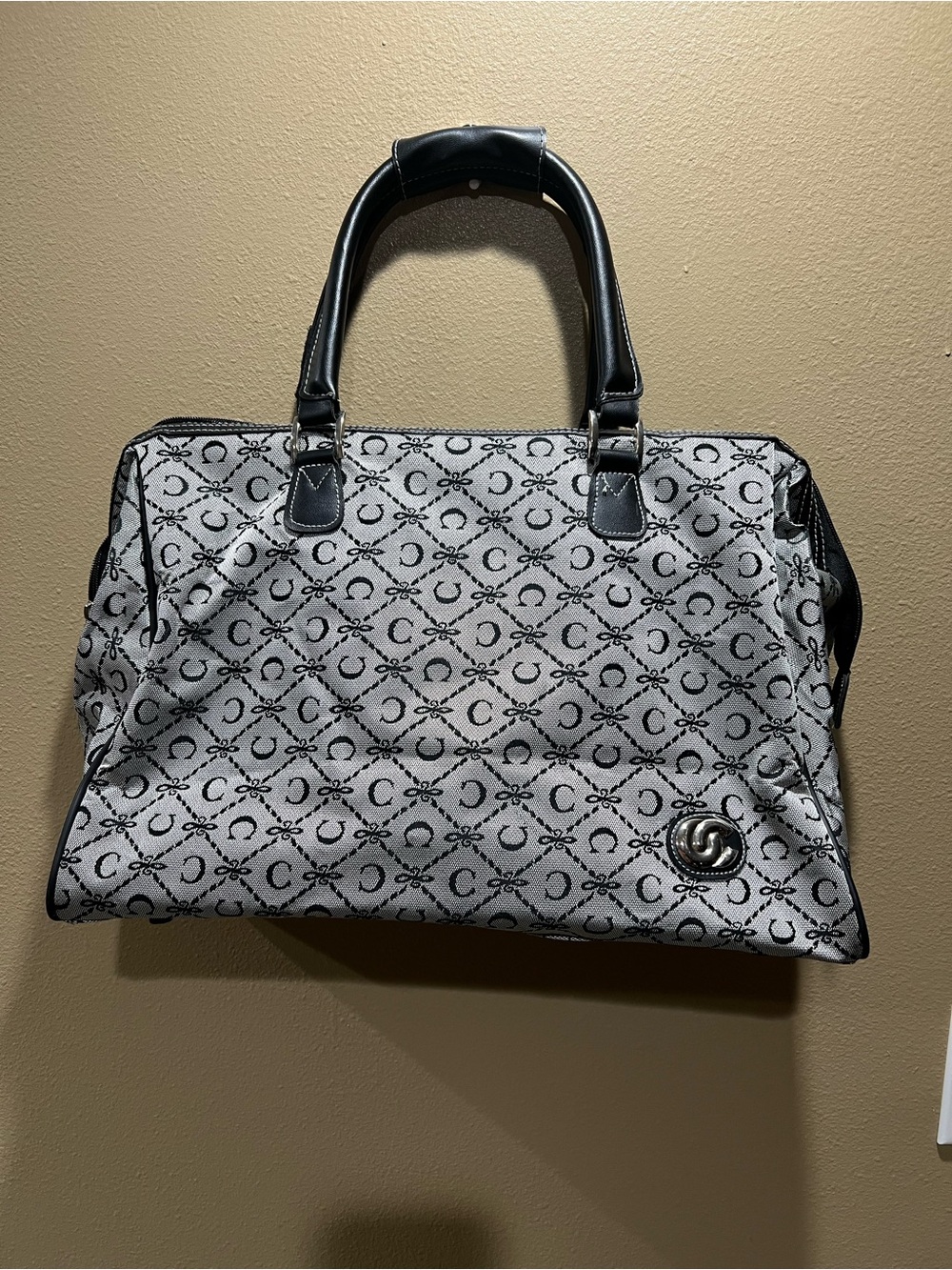Oleg Cassini Travel Bag semi New perfect condition